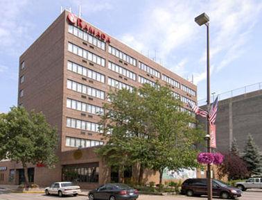 Hotel Ramada Convention Center Eau Claire Zewnętrze zdjęcie